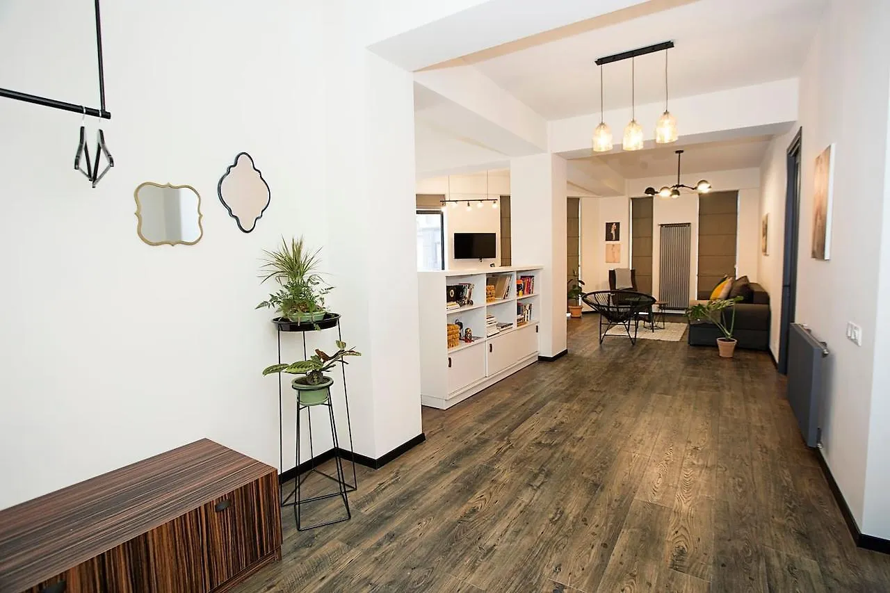 2Br Apt With Pool & Gym In The Building- By Wehost Тбилиси